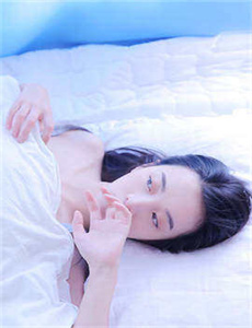 《按在讲台上(H)-美女把尿口扒开灌牛奶》